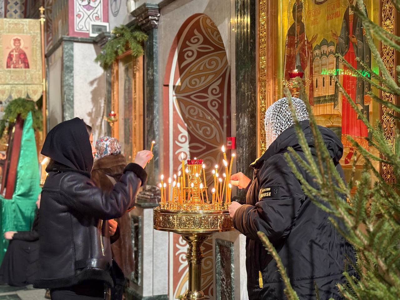 Александр Богомаз: Дорогие земляки!. От всей души поздравляю вас с Рождеством Христовым! Это один из главных и самых любимых христианских праздников, наполненный светом и теплом, особым нравственным смыслом Александр Богомаз: Дорогие земляки!. От всей души поздравляю вас с Рождеством Христовым! Это один из главных и самых любимых христианских праздников, наполненный светом и теплом, особым нравственным смыслом