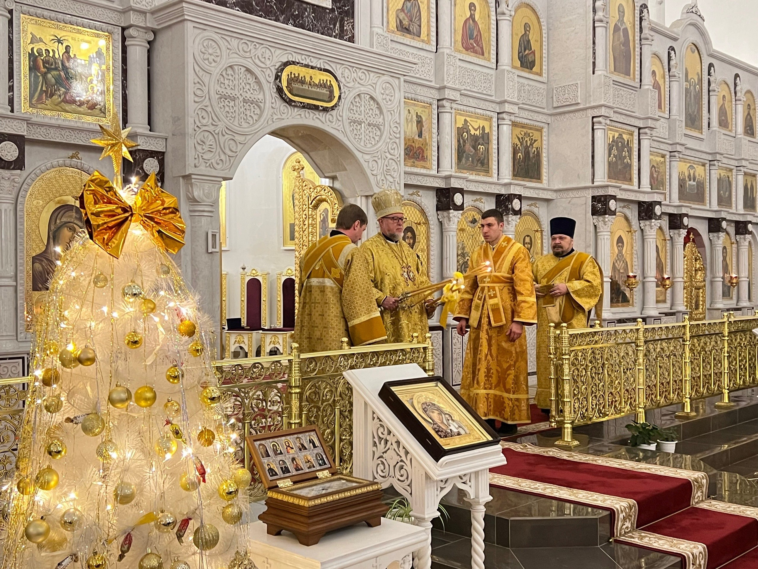 В ночь с 6 на 7 января 2026 года во всех православных храмах прошли торжественные Рождественские службы