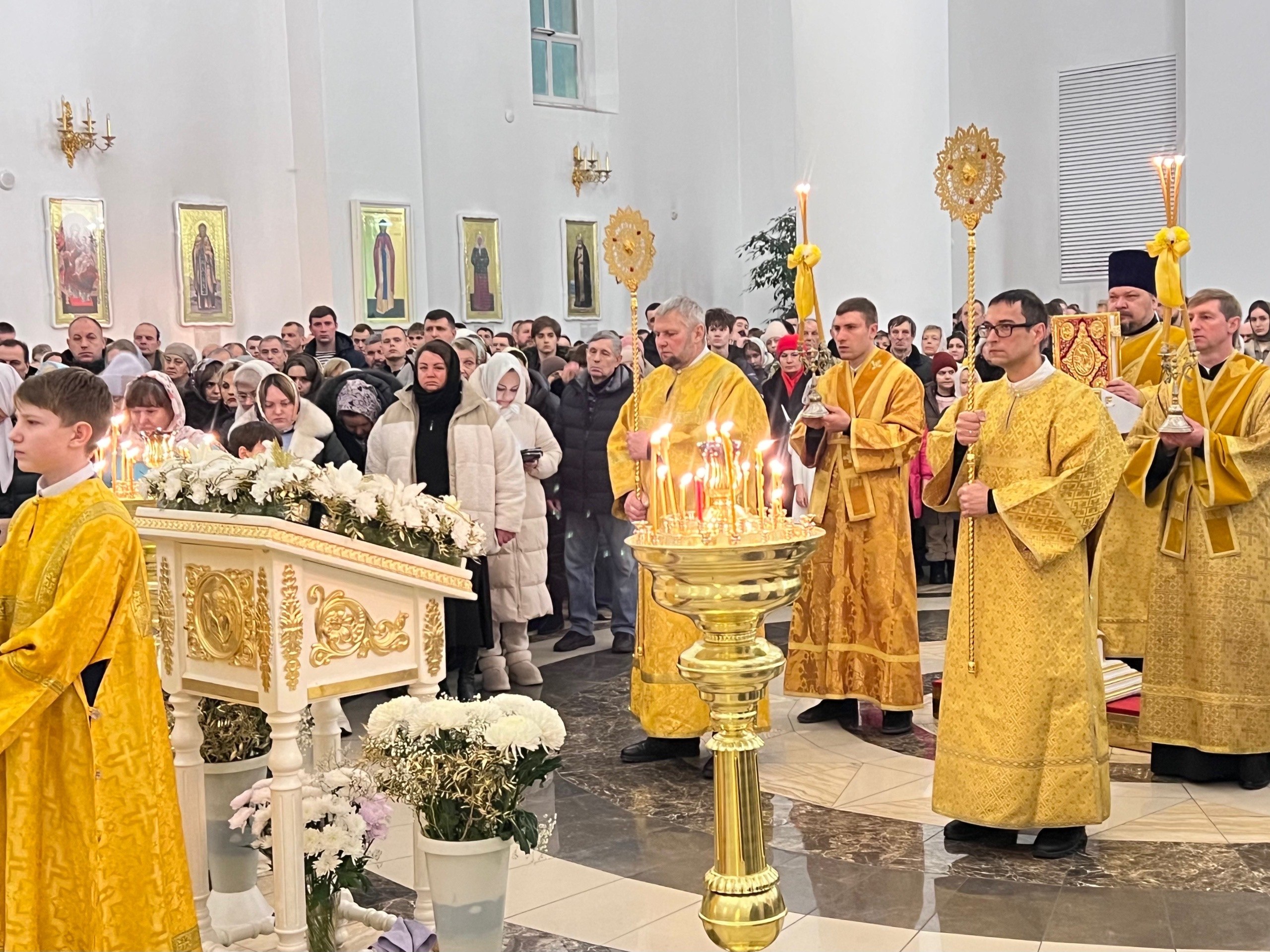 В ночь с 6 на 7 января 2026 года во всех православных храмах прошли торжественные Рождественские службы В ночь с 6 на 7 января 2026 года во всех православных храмах прошли торжественные Рождественские службы