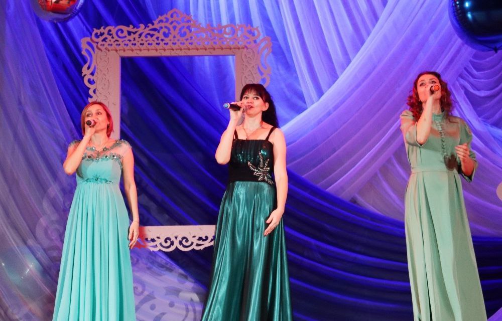 В рамках Семнадцатого областного фестиваля искусств и народного творчества «Рождественские встречи» в уютном зале Погарского Районного Дома культуры состоялся ежегодный концерт «Свет рождественской звезды» В рамках Семнадцатого областного фестиваля искусств и народного творчества «Рождественские встречи» в уютном зале Погарского Районного Дома культуры состоялся ежегодный концерт «Свет рождественской звезды»