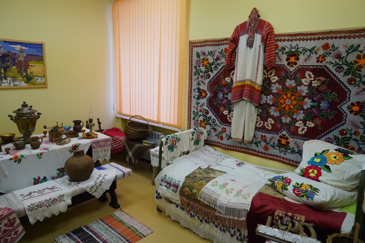 Александр Богомаз: В Журиничской школе место притяжения — музейные экспозиции, и их здесь несколько Александр Богомаз: В Журиничской школе место притяжения — музейные экспозиции, и их здесь несколько