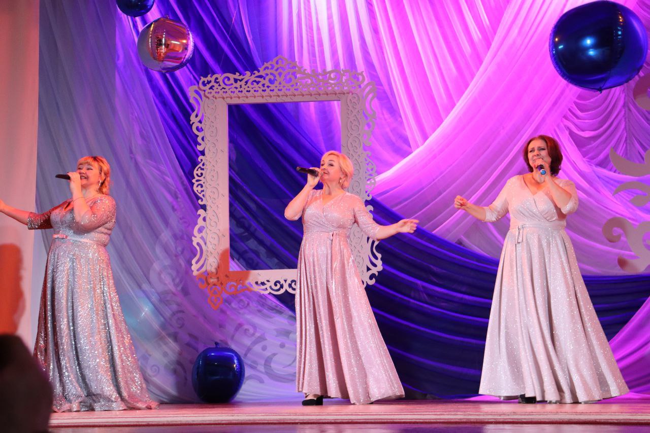 В рамках Семнадцатого областного фестиваля искусств и народного творчества «Рождественские встречи» в уютном зале Погарского Районного Дома культуры состоялся ежегодный концерт «Свет рождественской звезды» В рамках Семнадцатого областного фестиваля искусств и народного творчества «Рождественские встречи» в уютном зале Погарского Районного Дома культуры состоялся ежегодный концерт «Свет рождественской звезды»