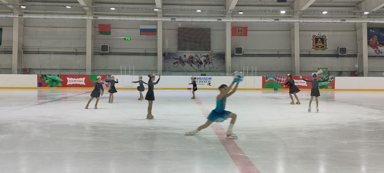 В Дятьковском районе юные фигуристы подготовили сказку на льду