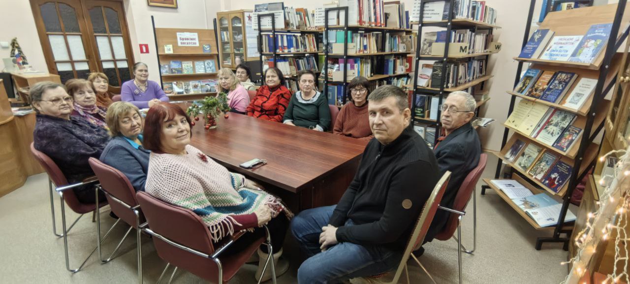 Круглый стол в честь 65-летия со дня рождения брянского поэта Владимира Евгеньевича Сорочкина Круглый стол в честь 65-летия со дня рождения брянского поэта Владимира Евгеньевича Сорочкина