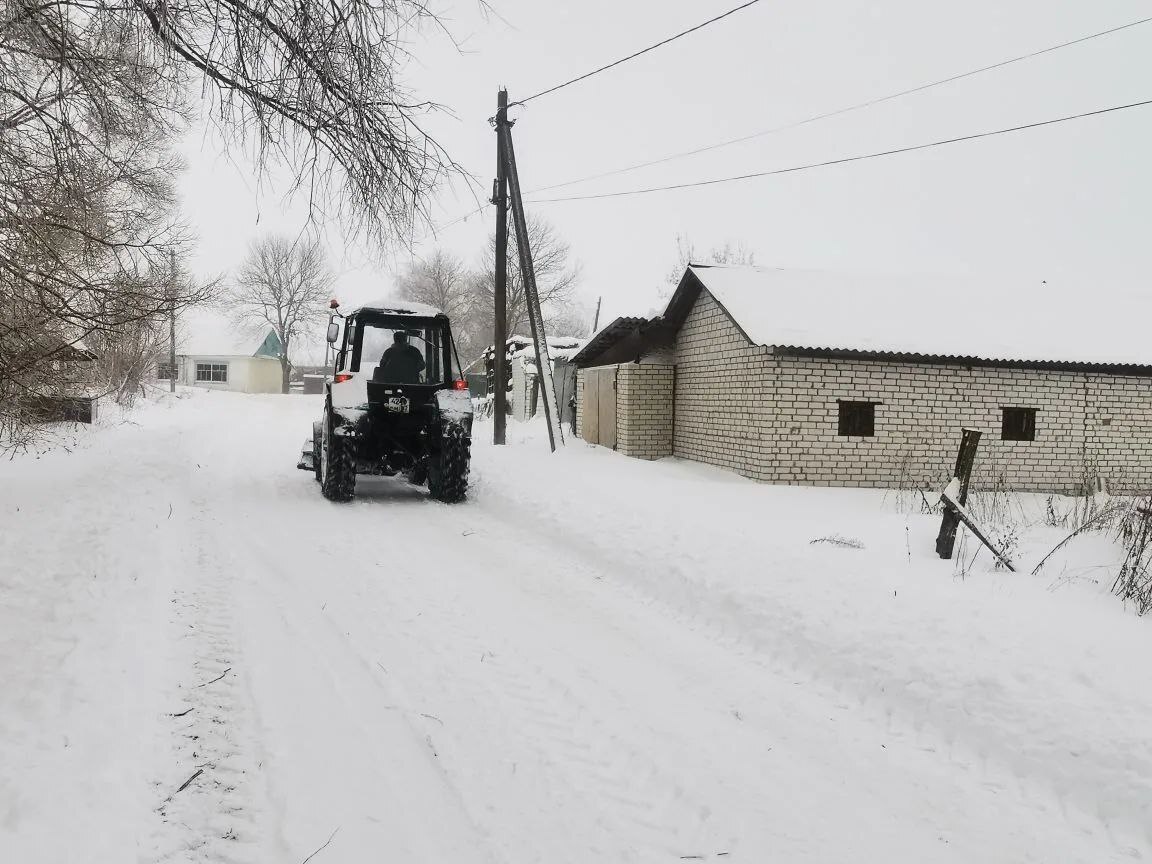 В настоящее время спецтехника коммунального хозяйства расчищает дороги в Творишинском сельском поселении В настоящее время спецтехника коммунального хозяйства расчищает дороги в Творишинском сельском поселении