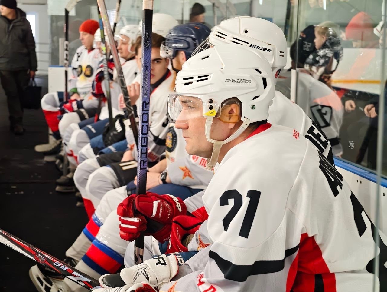 В Рождественском турнире, состоявшемся на Ледовой арене «Луч» в Клинцах 8 января, приняли участие сборная города и гости из г.Брянска (команда правительства Брянской области) и Гомеля (Гомсельмаш) В Рождественском турнире, состоявшемся на Ледовой арене «Луч» в Клинцах 8 января, приняли участие сборная города и гости из г.Брянска (команда правительства Брянской области) и Гомеля (Гомсельмаш)