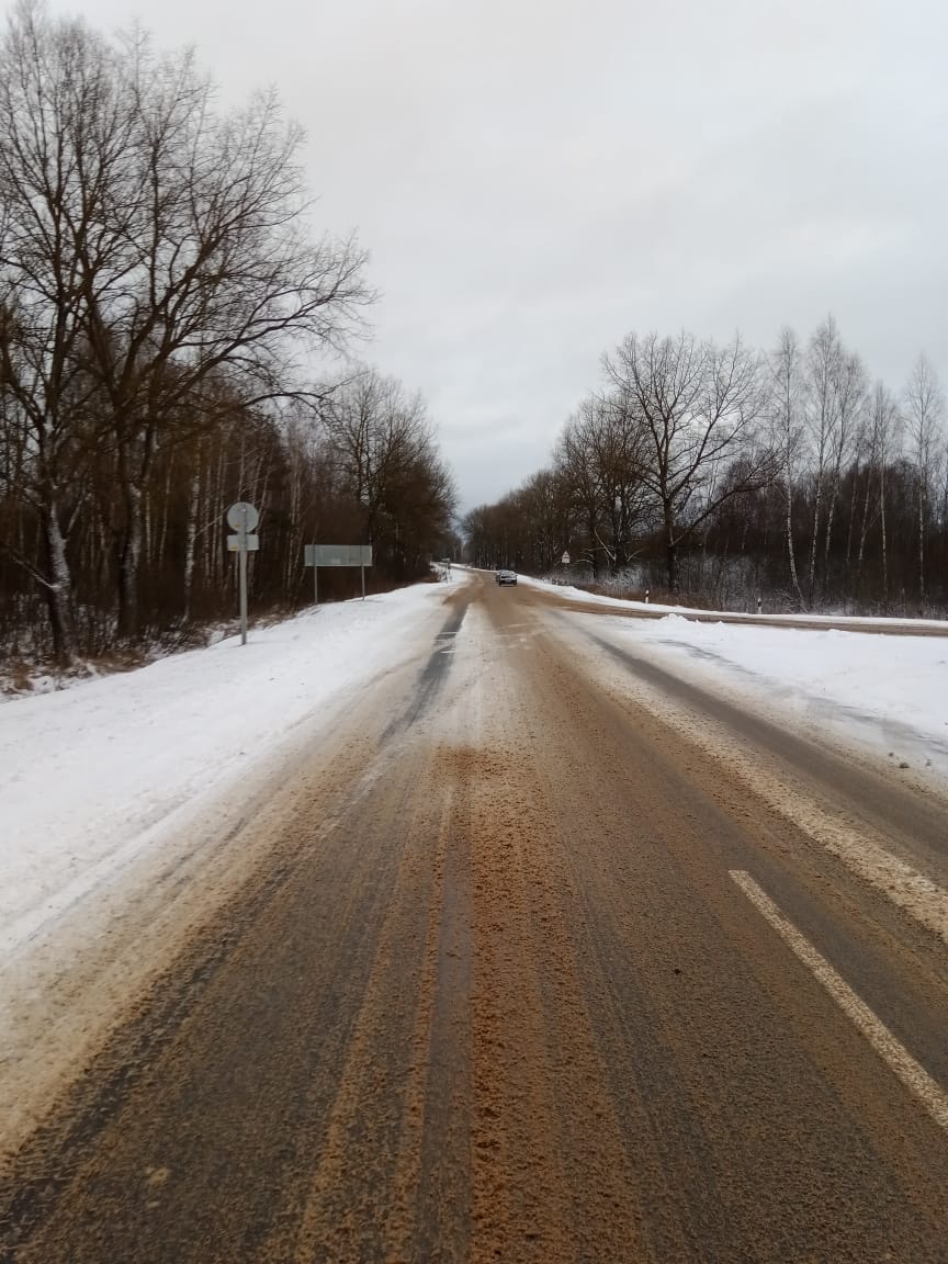 Региональные и межмуниципальные автодороги Брянской области обрабатываются песко-соляной смесью различной концентрации, применяемой при различных температурных режимах