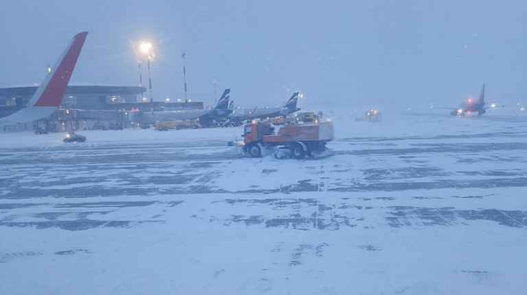 Из-за снежного коллапса брянец едва не застрял в аэропорту Шереметьево