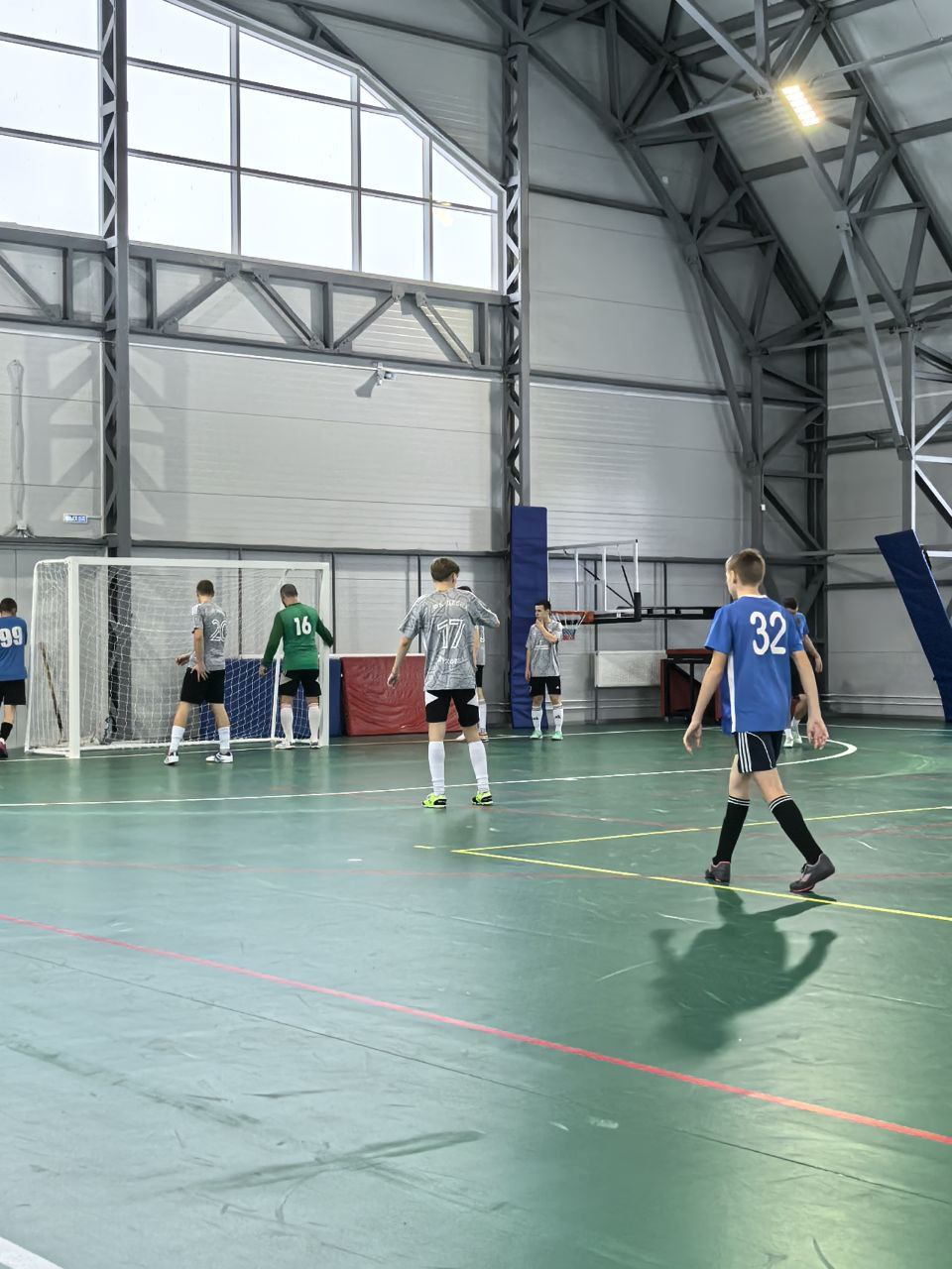 В рамках Декады спорта и здоровья в селе Жирятино прошел матч по футзалу
