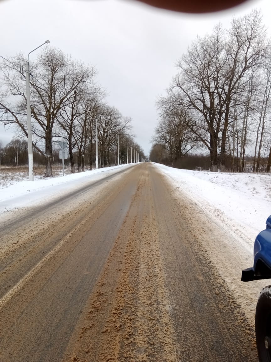 Региональные и межмуниципальные автодороги Брянской области обрабатываются песко-соляной смесью различной концентрации, применяемой при различных температурных режимах Региональные и межмуниципальные автодороги Брянской области обрабатываются песко-соляной смесью различной концентрации, применяемой при различных температурных режимах