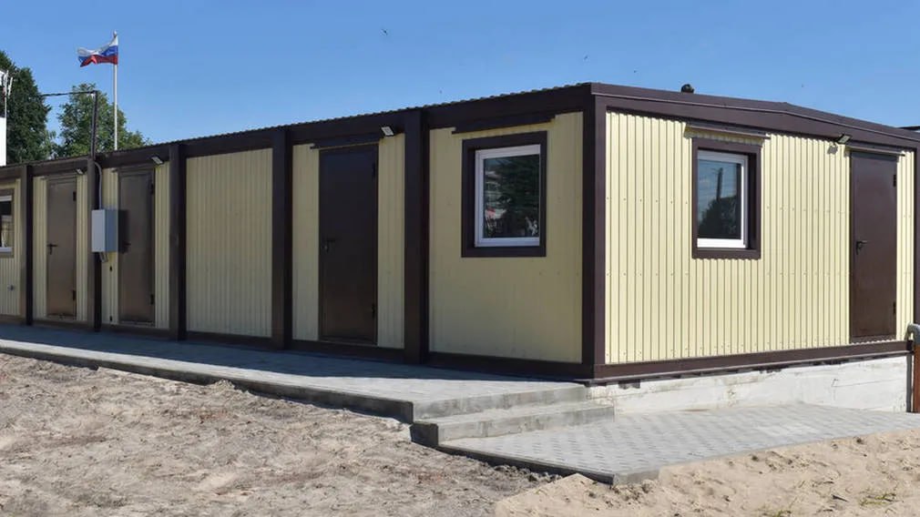 В 2025 году в Клетнянском районе Брянской области завершилось возведение современных блочно-модульных раздевалок, что по достоинству было оценено тренирующимися спортсменами и их наставниками