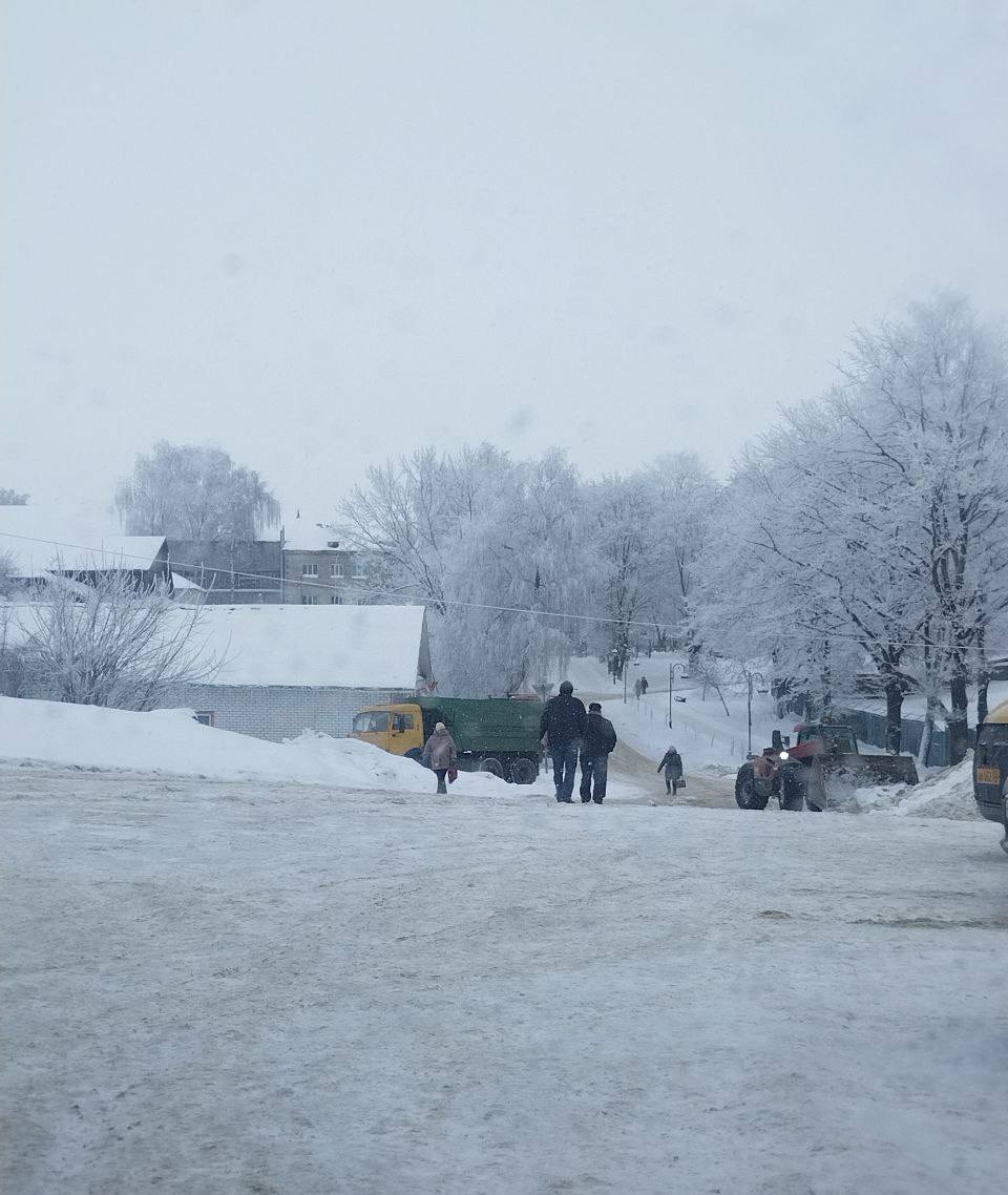 Сегодня, 12 января, в Стародубе продолжается уборка снега Сегодня, 12 января, в Стародубе продолжается уборка снега