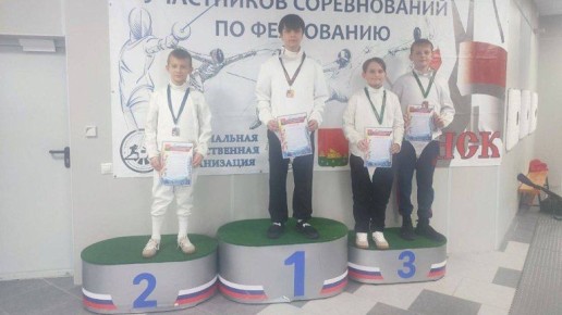 В Брянске юные фехтовальщики определили победителей рождественского фестиваля