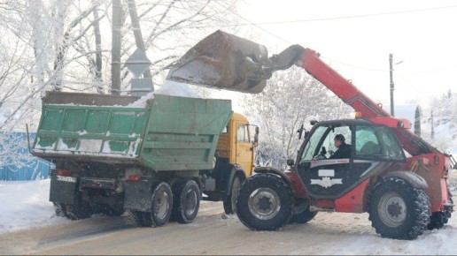 К вывозу снега в Стародубе подключились депутаты и бизнесмены
