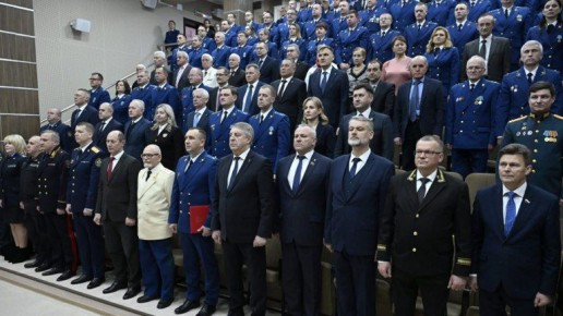 Губернатор Брянской области поздравил прокуроров и ветеранов ведомства