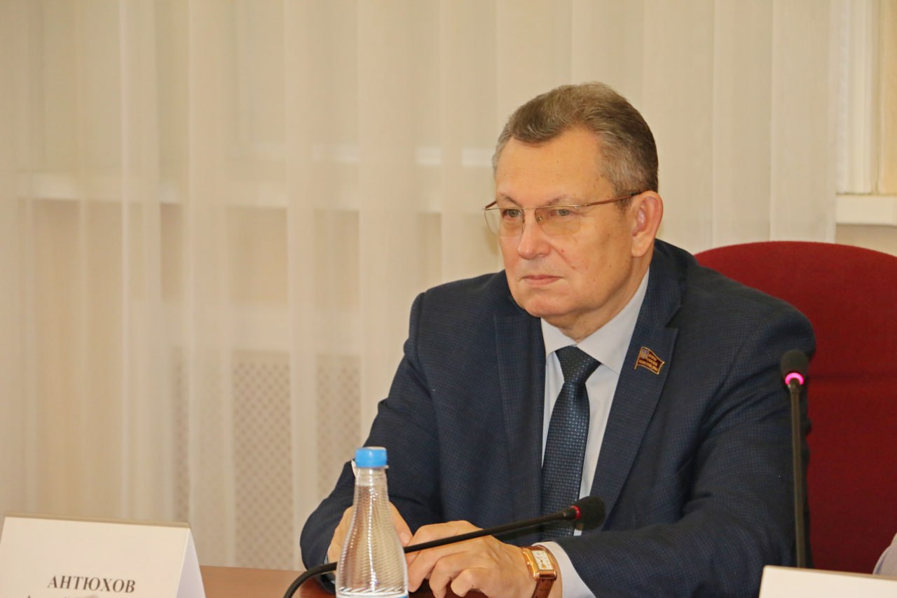 Реализацию на Брянщине всероссийских проектов «Парта Героя» и «Лица Героев» обсудил под руководством Людмилы Журавлевой комитет по образованию, науке, культуре и СМИ! Реализацию на Брянщине всероссийских проектов «Парта Героя» и «Лица Героев» обсудил под руководством Людмилы Журавлевой комитет по образованию, науке, культуре и СМИ!