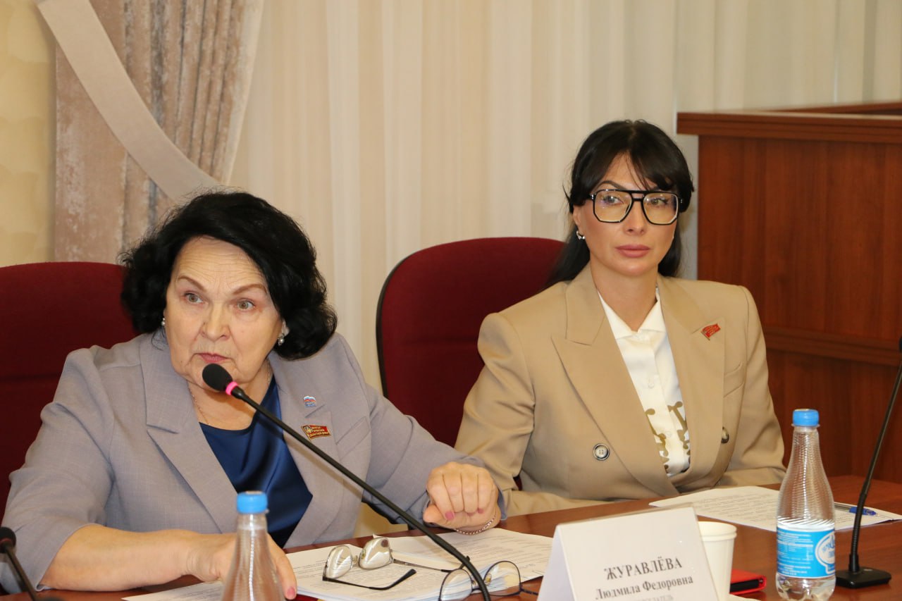 Реализацию на Брянщине всероссийских проектов «Парта Героя» и «Лица Героев» обсудил под руководством Людмилы Журавлевой комитет по образованию, науке, культуре и СМИ! Реализацию на Брянщине всероссийских проектов «Парта Героя» и «Лица Героев» обсудил под руководством Людмилы Журавлевой комитет по образованию, науке, культуре и СМИ!