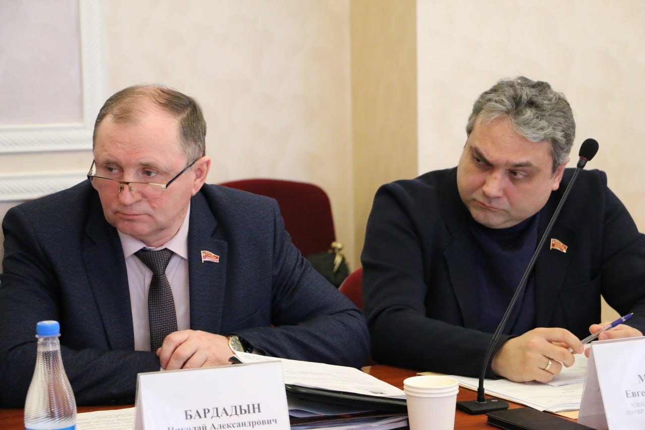 Реализацию на Брянщине всероссийских проектов «Парта Героя» и «Лица Героев» обсудил под руководством Людмилы Журавлевой комитет по образованию, науке, культуре и СМИ! Реализацию на Брянщине всероссийских проектов «Парта Героя» и «Лица Героев» обсудил под руководством Людмилы Журавлевой комитет по образованию, науке, культуре и СМИ!