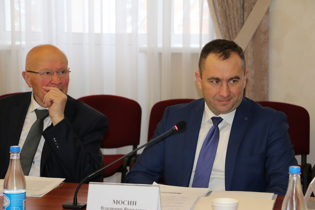 Реализацию на Брянщине всероссийских проектов «Парта Героя» и «Лица Героев» обсудил под руководством Людмилы Журавлевой комитет по образованию, науке, культуре и СМИ! Реализацию на Брянщине всероссийских проектов «Парта Героя» и «Лица Героев» обсудил под руководством Людмилы Журавлевой комитет по образованию, науке, культуре и СМИ!