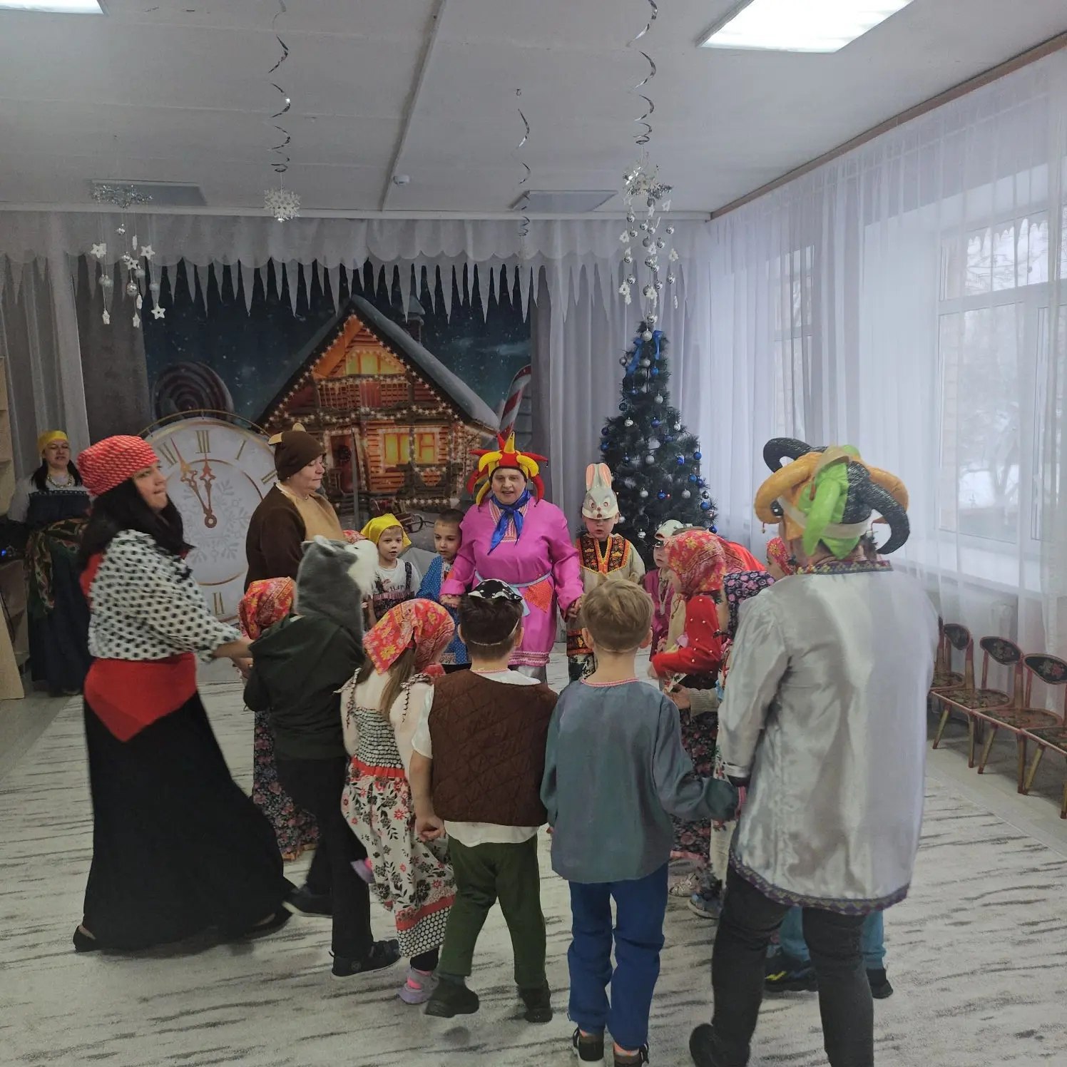 В детском саду МБОУ-ПРОГИМНАЗИЯ №1 прошел замечательный праздник – Старый Новый Год! Это удивительное событие объединило детей и воспитателей вокруг веселых игр, танцев, гаданий В детском саду МБОУ-ПРОГИМНАЗИЯ №1 прошел замечательный праздник – Старый Новый Год! Это удивительное событие объединило детей и воспитателей вокруг веселых игр, танцев, гаданий