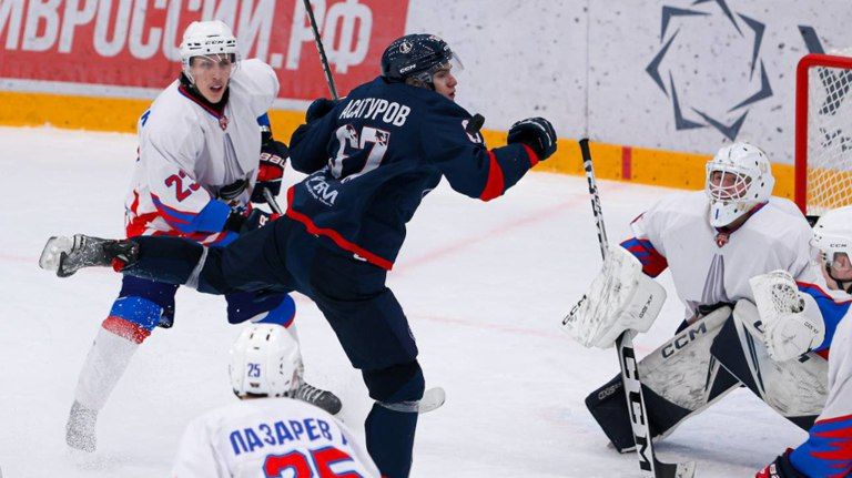 Хоккейный «Брянск» уступил лидеру первенства МХК «Буран»