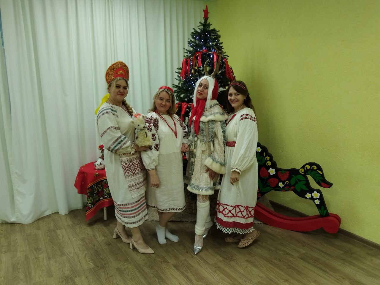 14 января 2026 года ребята и коллектив МБДОУ - детский сад присмотра и оздоровления № 32 "Сказка" г.Клинцы Брянской области стали участниками веселого обряда колядования, который включал приобщение детей к истокам русской... 14 января 2026 года ребята и коллектив МБДОУ - детский сад присмотра и оздоровления № 32 "Сказка" г.Клинцы Брянской области стали участниками веселого обряда колядования, который включал приобщение детей к истокам русской...