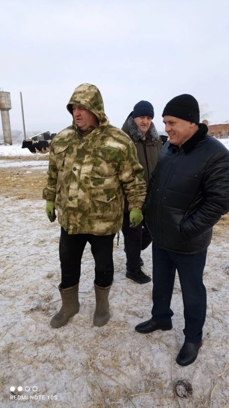 Глава администрации Мглинского района Михаил Ходин посетил колхоз "Дуброва"