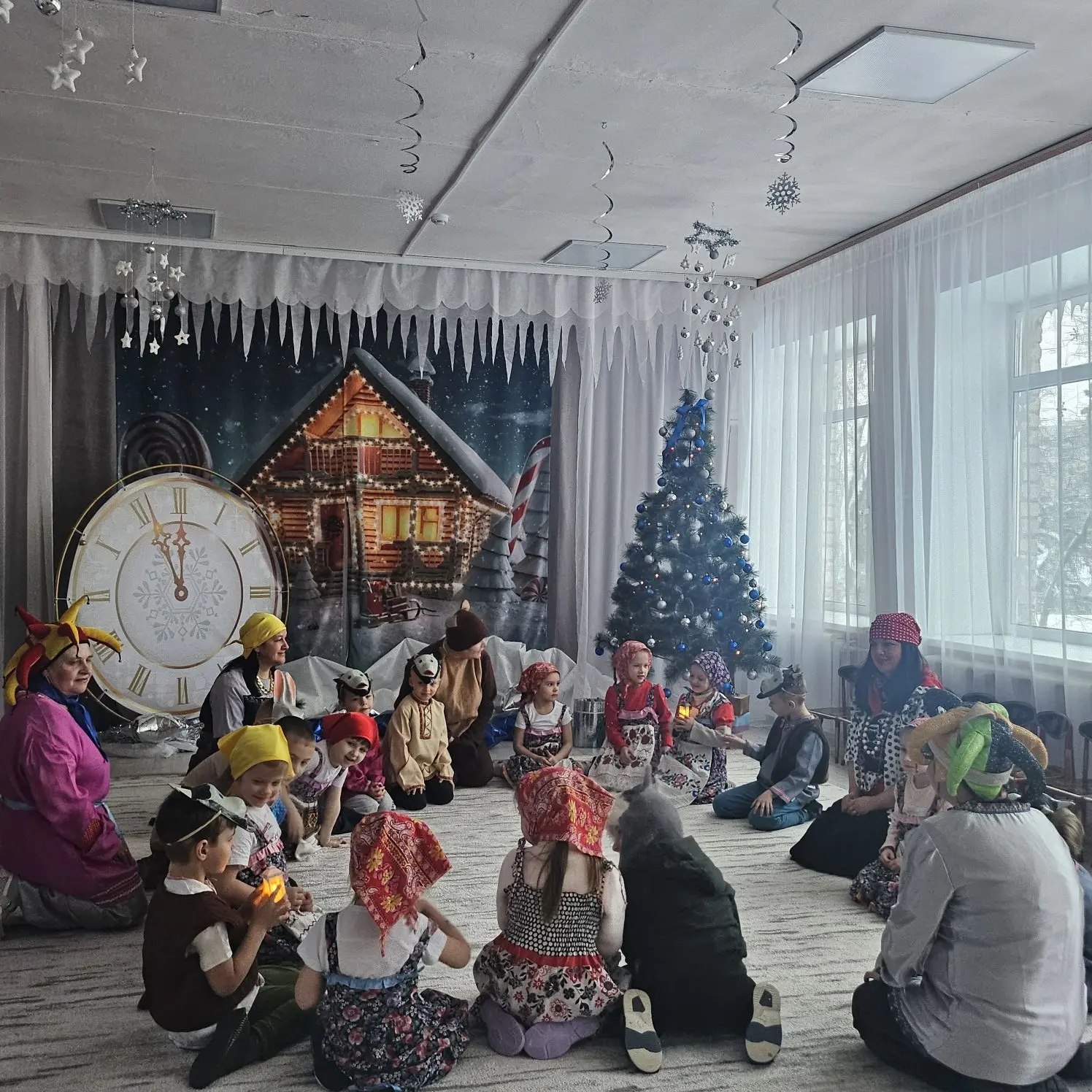 В детском саду МБОУ-ПРОГИМНАЗИЯ №1 прошел замечательный праздник – Старый Новый Год! Это удивительное событие объединило детей и воспитателей вокруг веселых игр, танцев, гаданий В детском саду МБОУ-ПРОГИМНАЗИЯ №1 прошел замечательный праздник – Старый Новый Год! Это удивительное событие объединило детей и воспитателей вокруг веселых игр, танцев, гаданий