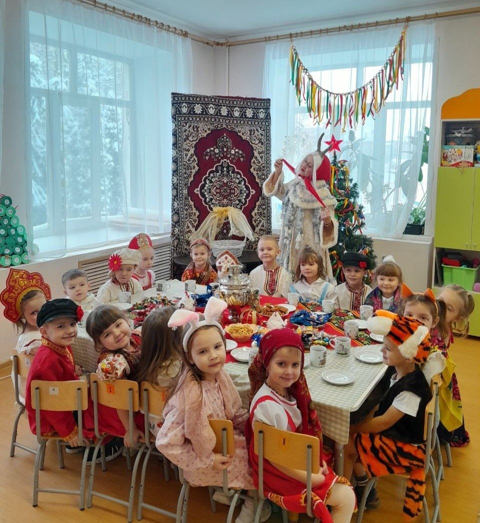 14 января 2026 года ребята и коллектив МБДОУ - детский сад присмотра и оздоровления № 32 "Сказка" г.Клинцы Брянской области стали участниками веселого обряда колядования, который включал приобщение детей к истокам русской... 14 января 2026 года ребята и коллектив МБДОУ - детский сад присмотра и оздоровления № 32 "Сказка" г.Клинцы Брянской области стали участниками веселого обряда колядования, который включал приобщение детей к истокам русской...