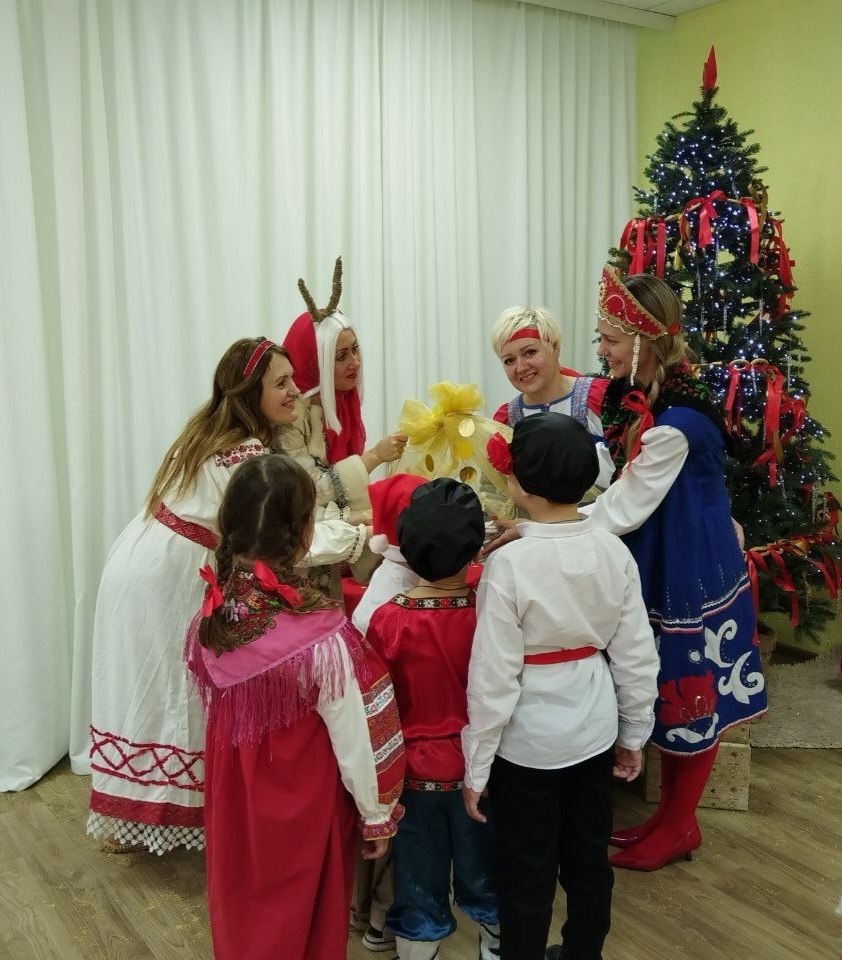 14 января 2026 года ребята и коллектив МБДОУ - детский сад присмотра и оздоровления № 32 "Сказка" г.Клинцы Брянской области стали участниками веселого обряда колядования, который включал приобщение детей к истокам русской... 14 января 2026 года ребята и коллектив МБДОУ - детский сад присмотра и оздоровления № 32 "Сказка" г.Клинцы Брянской области стали участниками веселого обряда колядования, который включал приобщение детей к истокам русской...