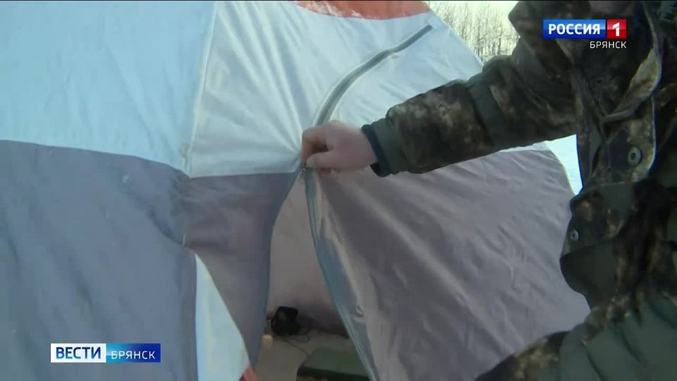 Любители зимней ловли вышли на лед в Брянской области