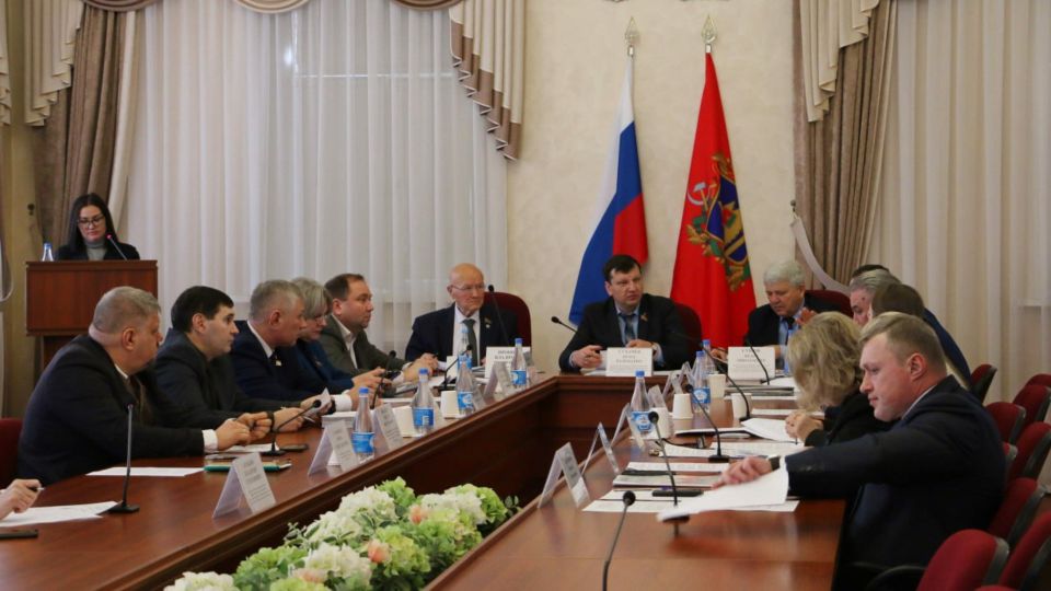 Областной комитет обсудил реализацию закона о транспортном обслуживании населения