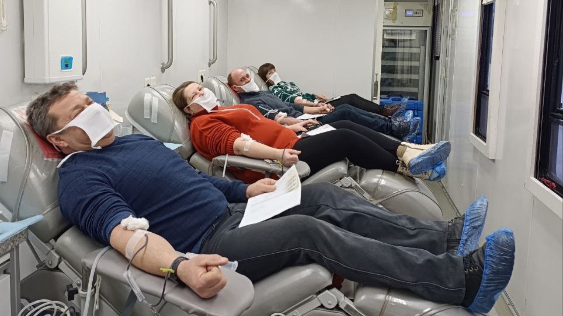 Более 50 жителей брянского поселка Глинищево сдали кровь в мобильном комплексе