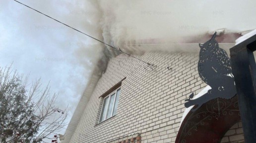 В Дятьково при пожаре в частном доме женщина получила ожоги