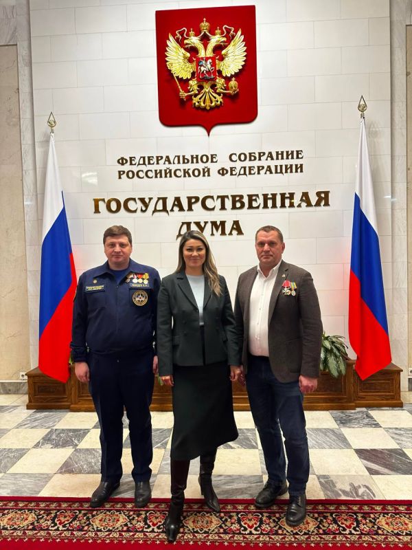 Марина Ким: Сегодня принимаю важных гостей в Думе: руководителей пожарных бригад наших приграничных территорий — Алексея Спиридонова и Николая Лебедева