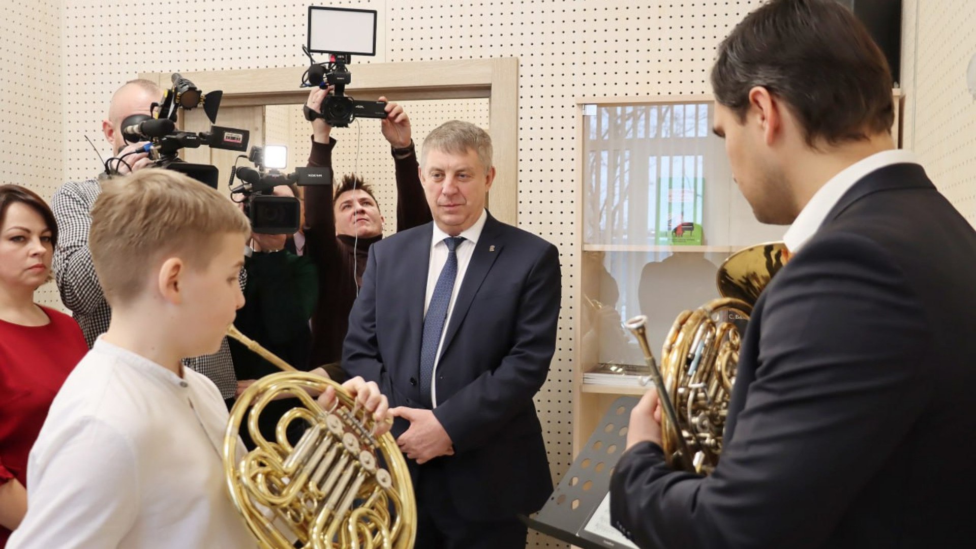 В Брянске официально открыли обновленное здание детской школы искусств №10