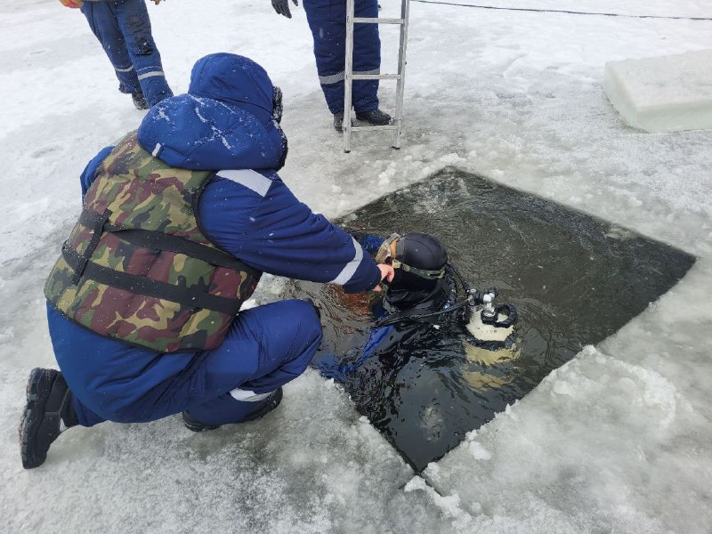 В Брянске развернута беспрецедентная по масштабам операция по поиску детей, провалившихся под лед В Брянске развернута беспрецедентная по масштабам операция по поиску детей, провалившихся под лед
