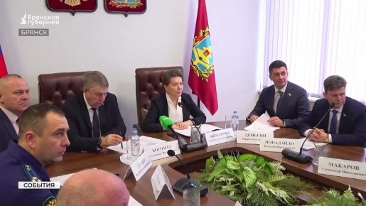 После осмотра строящегося полигона обсуждение продолжилось в здании областного правительства