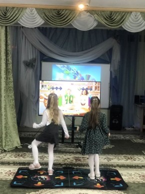 В МБДОУ – детский сад комбинированного вида № 11 «Земляничка» в интересной и занимательной форме прошло городское методическое объединение будущих руководителей «Дошкольное детство от А до Я» по теме «Игровые технологии и...