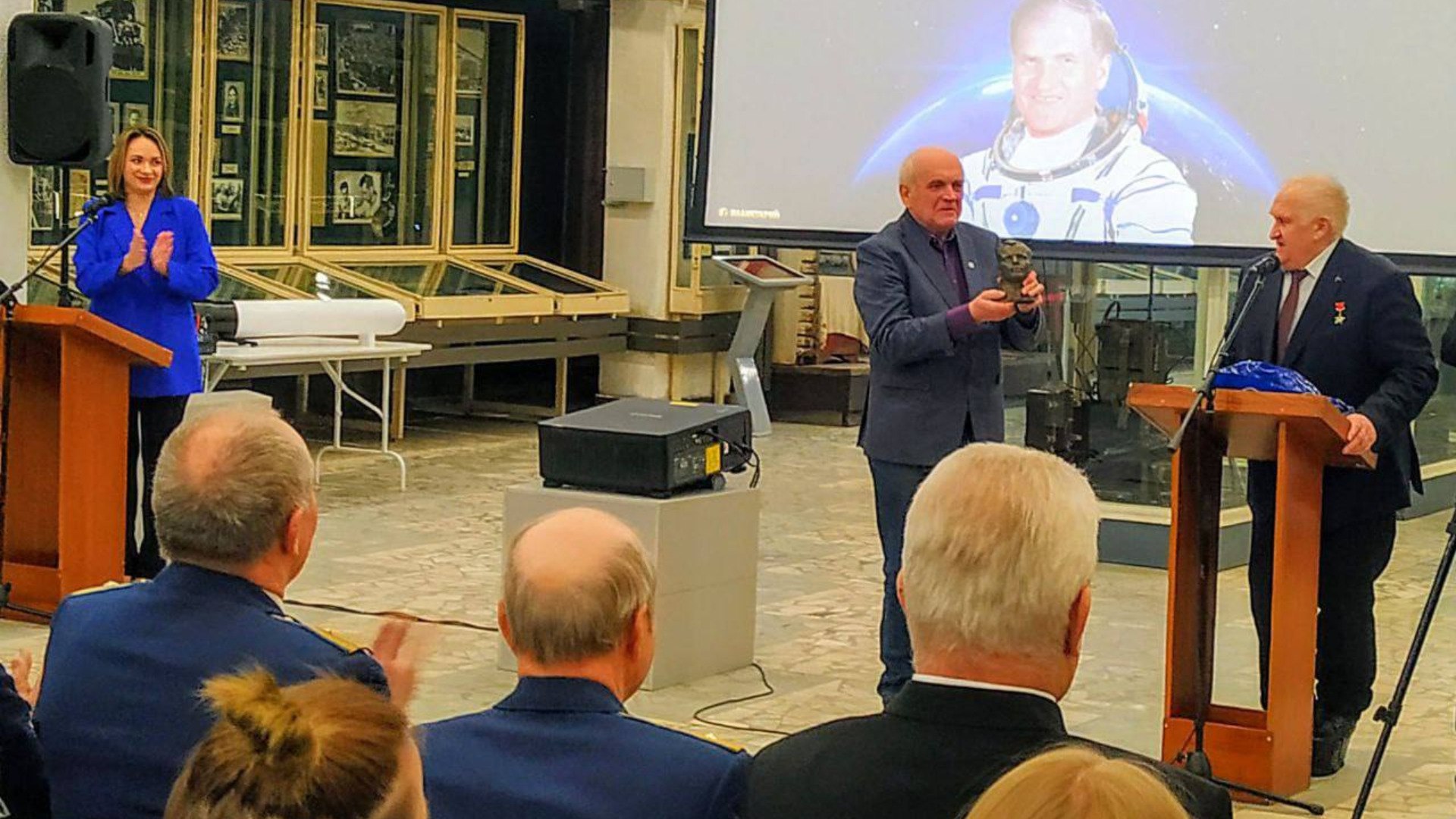 Взгляд в небо: в Брянске открылись III Афанасьевские чтения в честь юбилея полета Юрия Гагарина