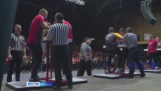 Брянские спортсмены завоевали медали на чемпионате и первенстве ЦФО по армрестлингу в Орле