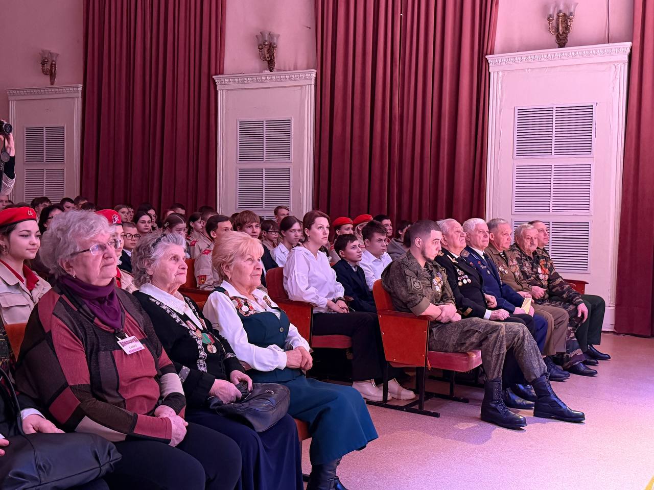 23 января в Городском Доме культуры Володарского района состоялось торжественное открытие месячника оборонно – массовой и военно - спортивной работы, посвящённого Дню защитника Отечества с участием военного оркестра... 23 января в Городском Доме культуры Володарского района состоялось торжественное открытие месячника оборонно – массовой и военно - спортивной работы, посвящённого Дню защитника Отечества с участием военного оркестра...