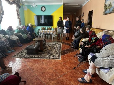 Вчера рабочая группа администрации района вместе с представителем районной прокуратуры провела мероприятия по профилактике преступлений, совершаемых с использованием информационно-телекоммуникационных технологий