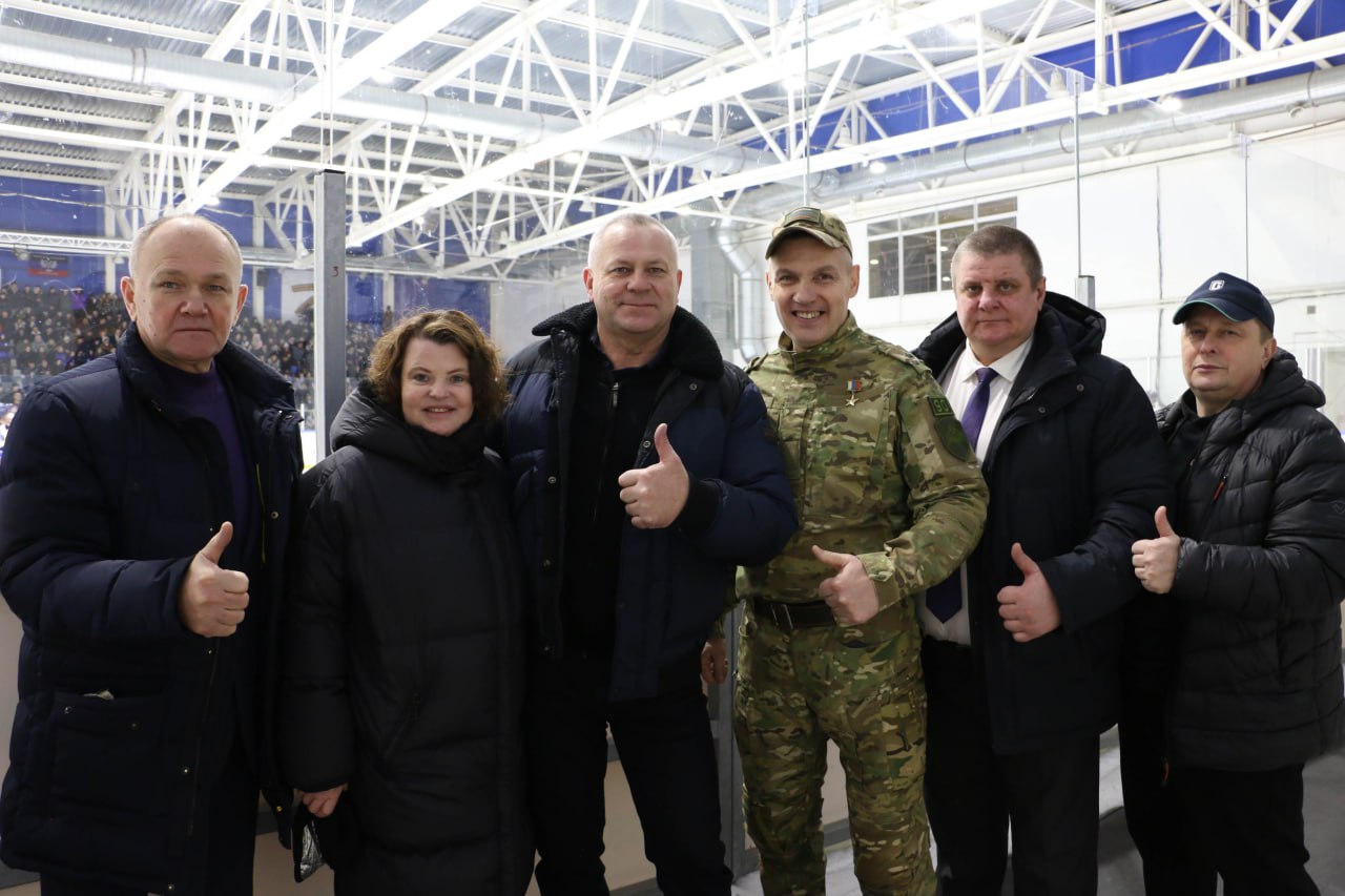 Председатель областной Думы Валентин Суббот, депутаты заксобрания стали почетными гостями хоккейного матча, посвященного Дню российского студенчества Председатель областной Думы Валентин Суббот, депутаты заксобрания стали почетными гостями хоккейного матча, посвященного Дню российского студенчества