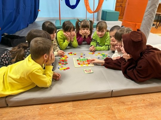 Занятие «Мишка – шалунишка и его друзья» стало для воспитанников социального приюта города Сельцо Брянской области важным уроком не только в решении логических задач, но и в искусстве человеческих отношений Занятие «Мишка – шалунишка и его друзья» стало для воспитанников социального приюта города Сельцо Брянской области важным уроком не только в решении логических задач, но и в искусстве человеческих отношений