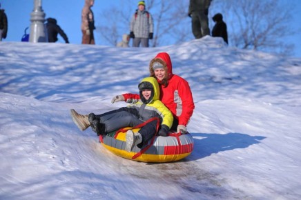 Комиссия по делам несовершеннолетних и защите их прав обращает внимание родителей и несовершеннолетних на необходимость соблюдения правил безопасности при катании на тюбингах в зимний период