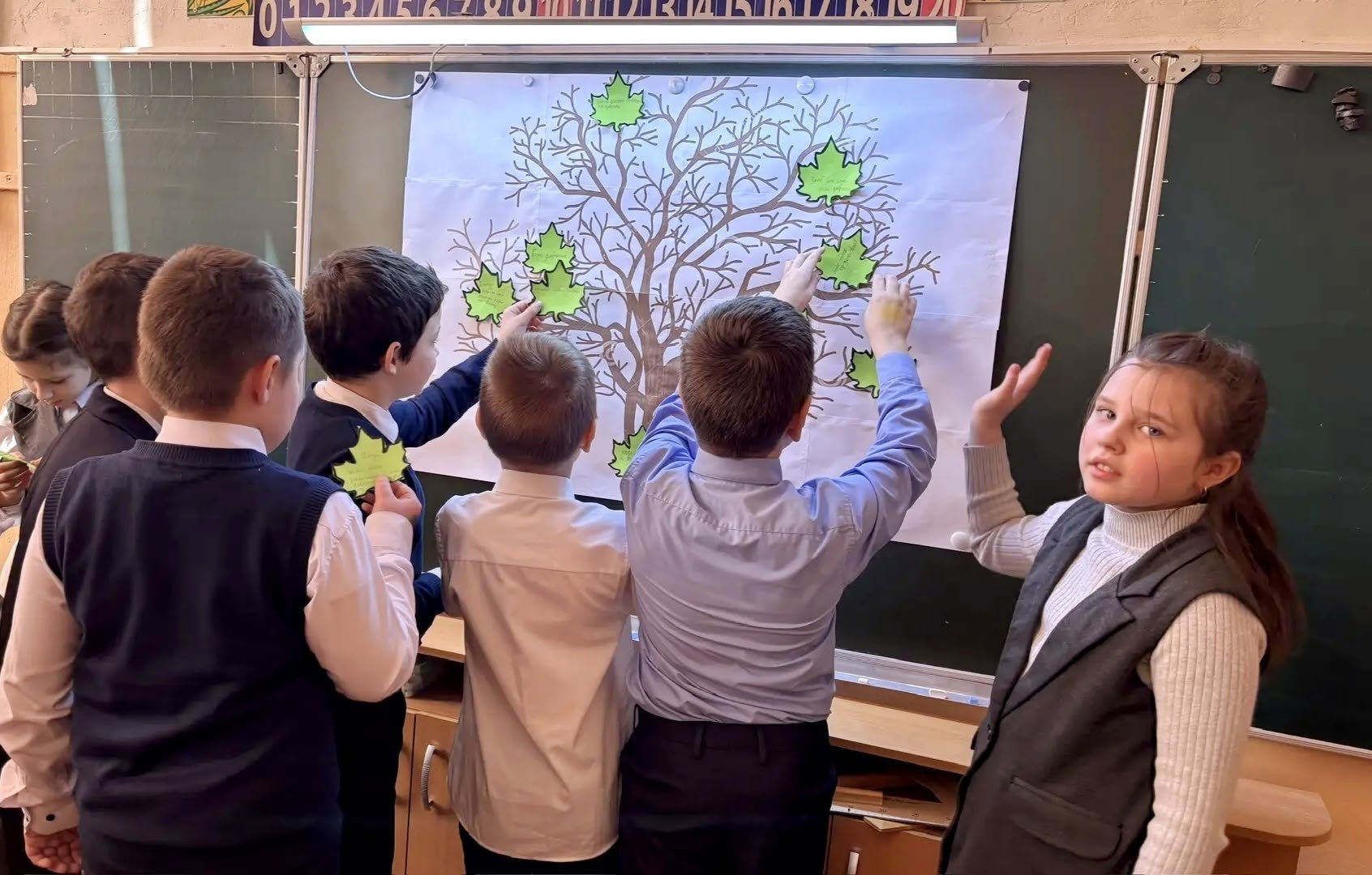 В Международный день памяти жертв Холокоста обучающиеся МБОУ-СОШ №2 им.А.И.Герцена приняли участие в акции «Дерево доброты» В Международный день памяти жертв Холокоста обучающиеся МБОУ-СОШ №2 им.А.И.Герцена приняли участие в акции «Дерево доброты»