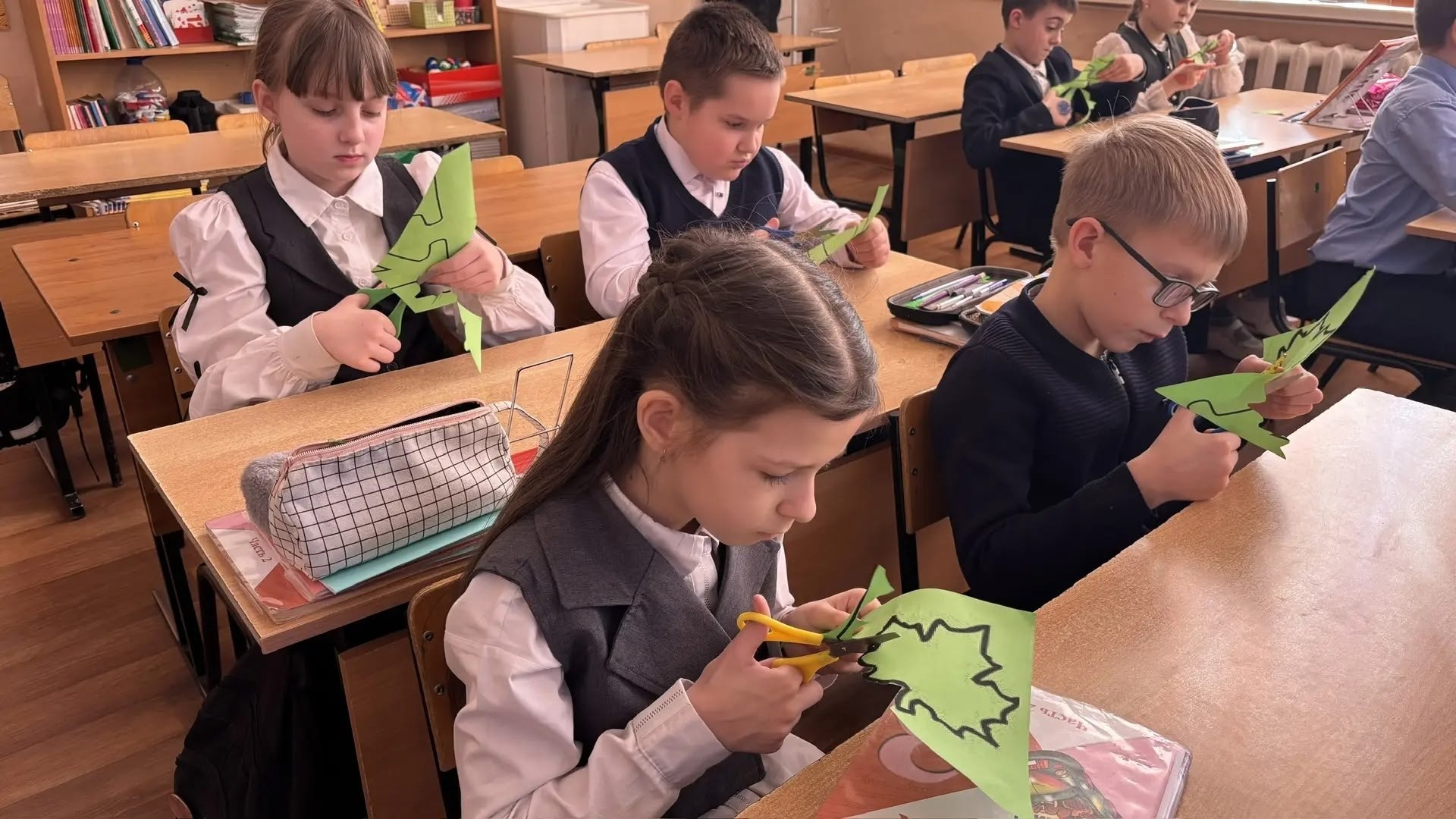 В Международный день памяти жертв Холокоста обучающиеся МБОУ-СОШ №2 им.А.И.Герцена приняли участие в акции «Дерево доброты» В Международный день памяти жертв Холокоста обучающиеся МБОУ-СОШ №2 им.А.И.Герцена приняли участие в акции «Дерево доброты»