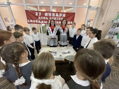 26 января волонтёры отряда "Росток" МБОУ-СОШ №2 им. А.И. Герцена (рук. Голубовская Н.А.) при поддержке ОАО «Клинцовский хлебокомбинат» приняли активное участие во Всероссийской акции "Блокадный хлеб", посвященной памятной...