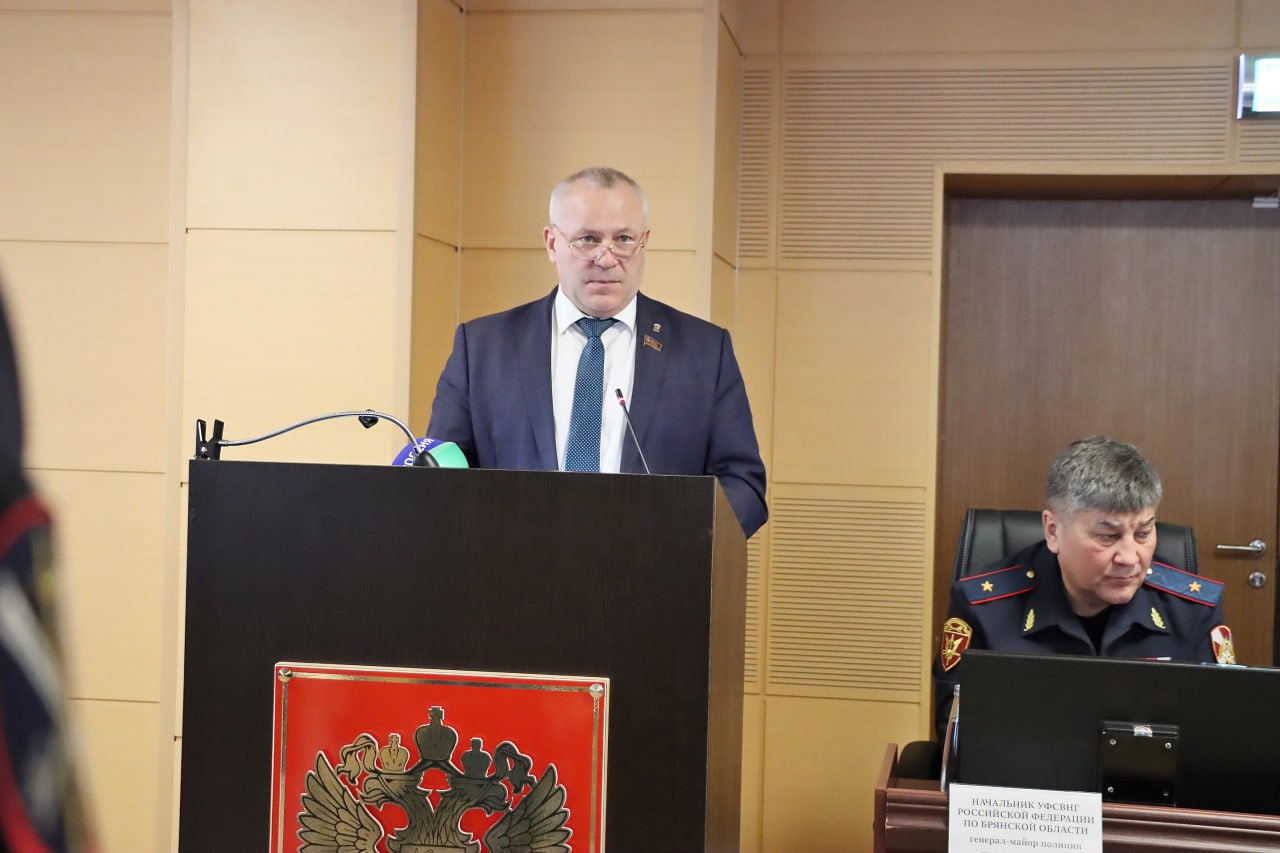 Сегодня состоялось расширенное заседание коллегии УМВД России по Брянской области по итогам работы за 2025 год! Среди участников мероприятия – спикер областной Думы Валентин Суббот Сегодня состоялось расширенное заседание коллегии УМВД России по Брянской области по итогам работы за 2025 год! Среди участников мероприятия – спикер областной Думы Валентин Суббот